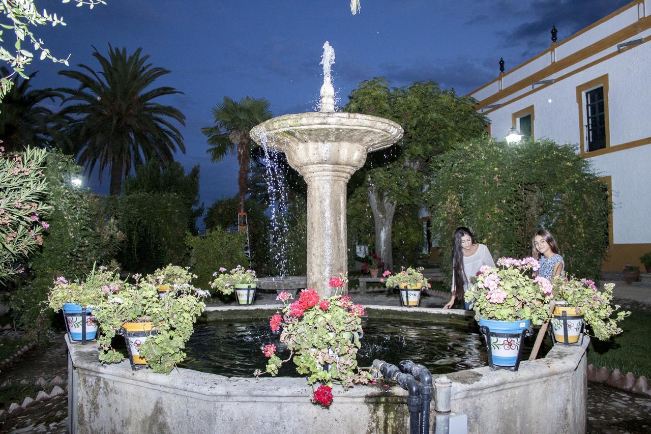 Hotel La Giralda Burguillos Del Cerro Kültér fotó
