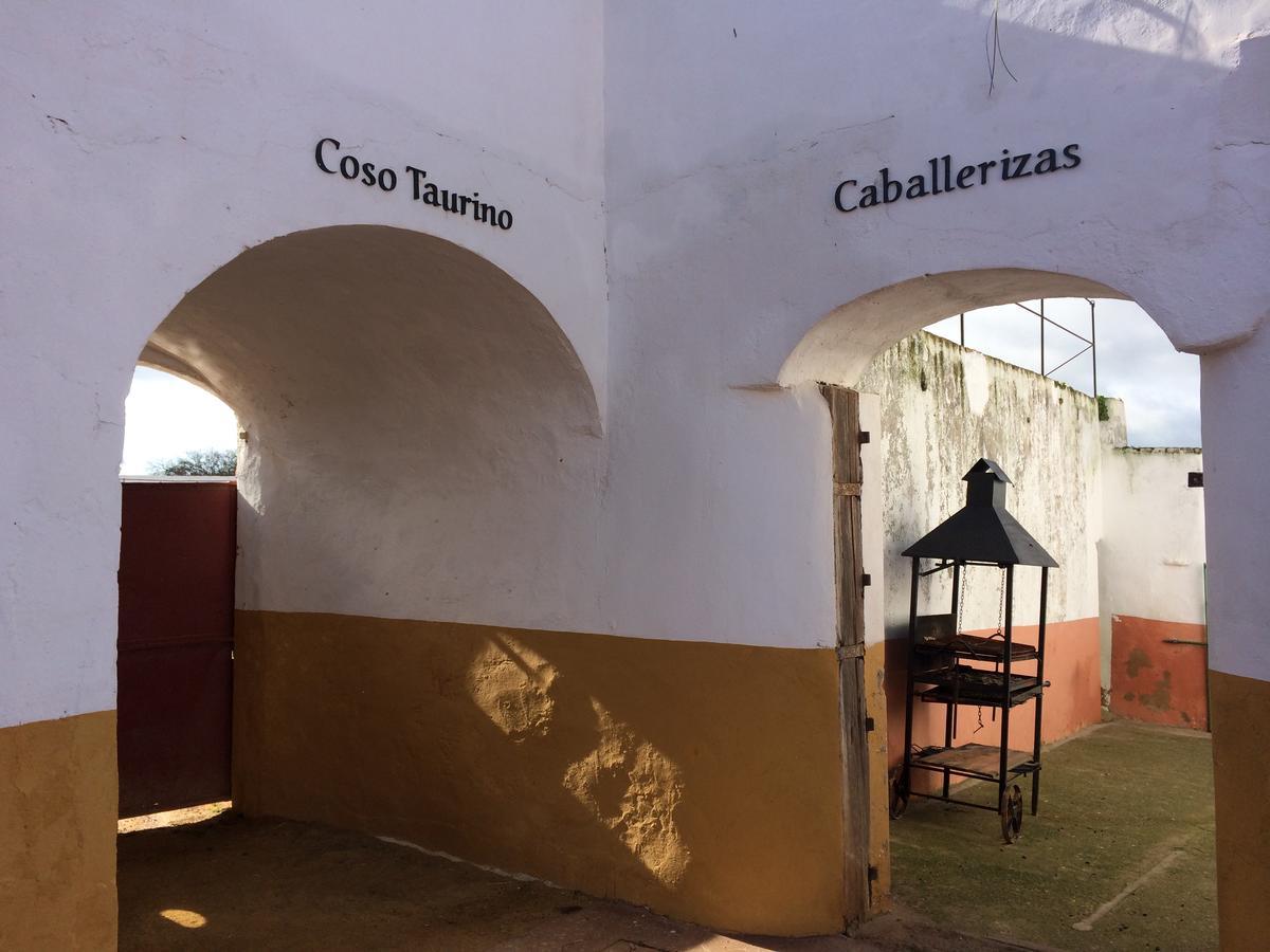 Hotel La Giralda Burguillos Del Cerro Kültér fotó