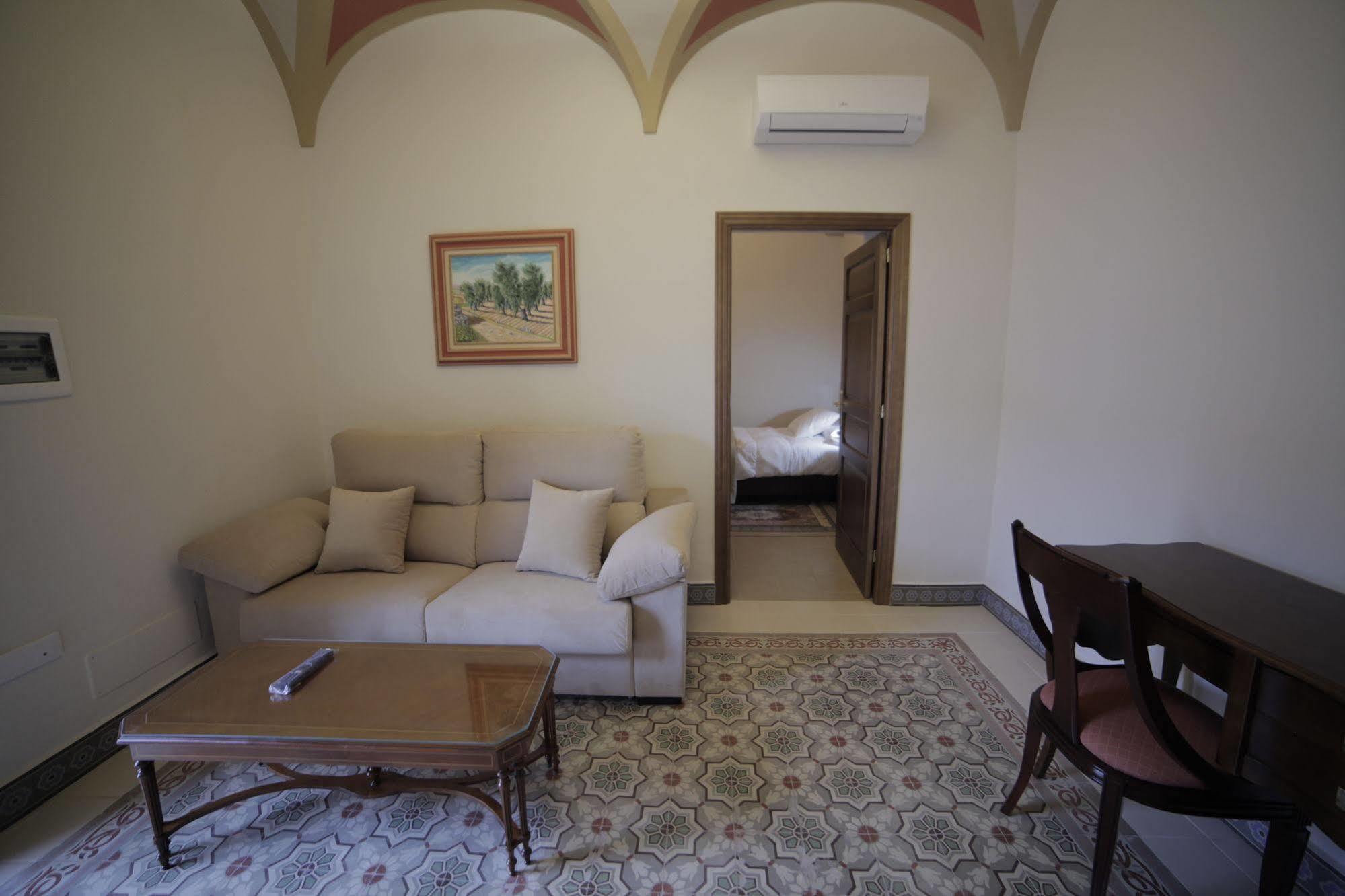 Hotel La Giralda Burguillos Del Cerro Kültér fotó