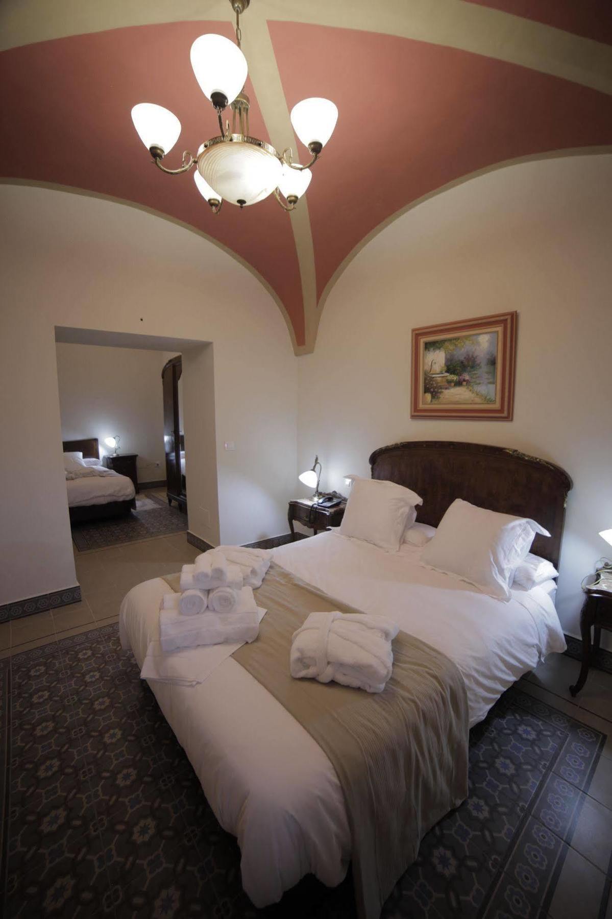 Hotel La Giralda Burguillos Del Cerro Kültér fotó