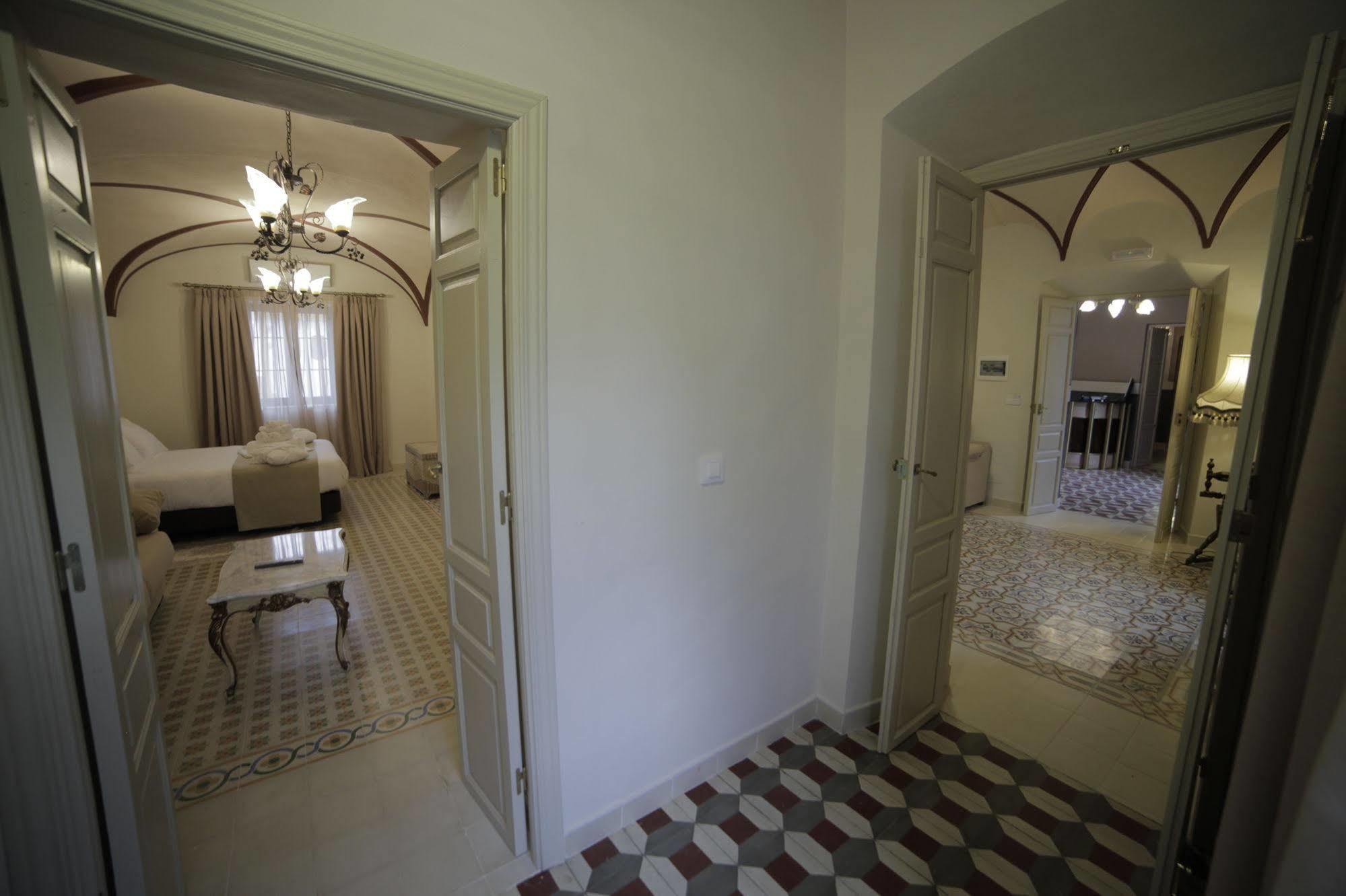Hotel La Giralda Burguillos Del Cerro Kültér fotó