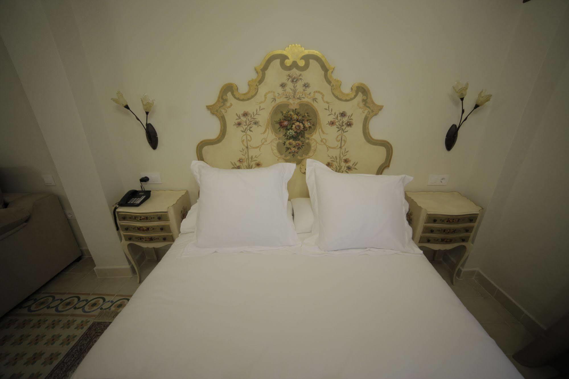 Hotel La Giralda Burguillos Del Cerro Kültér fotó
