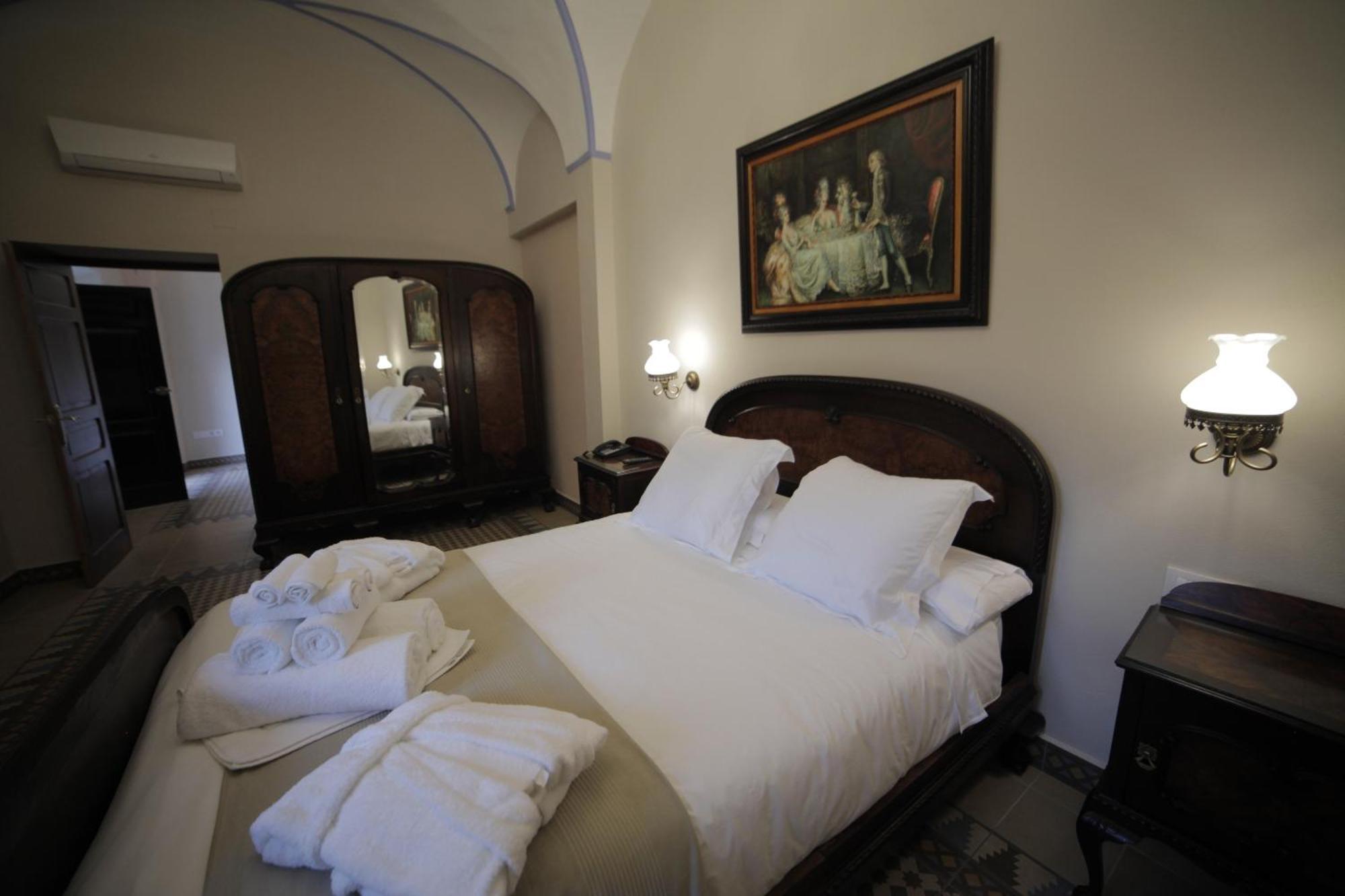 Hotel La Giralda Burguillos Del Cerro Kültér fotó