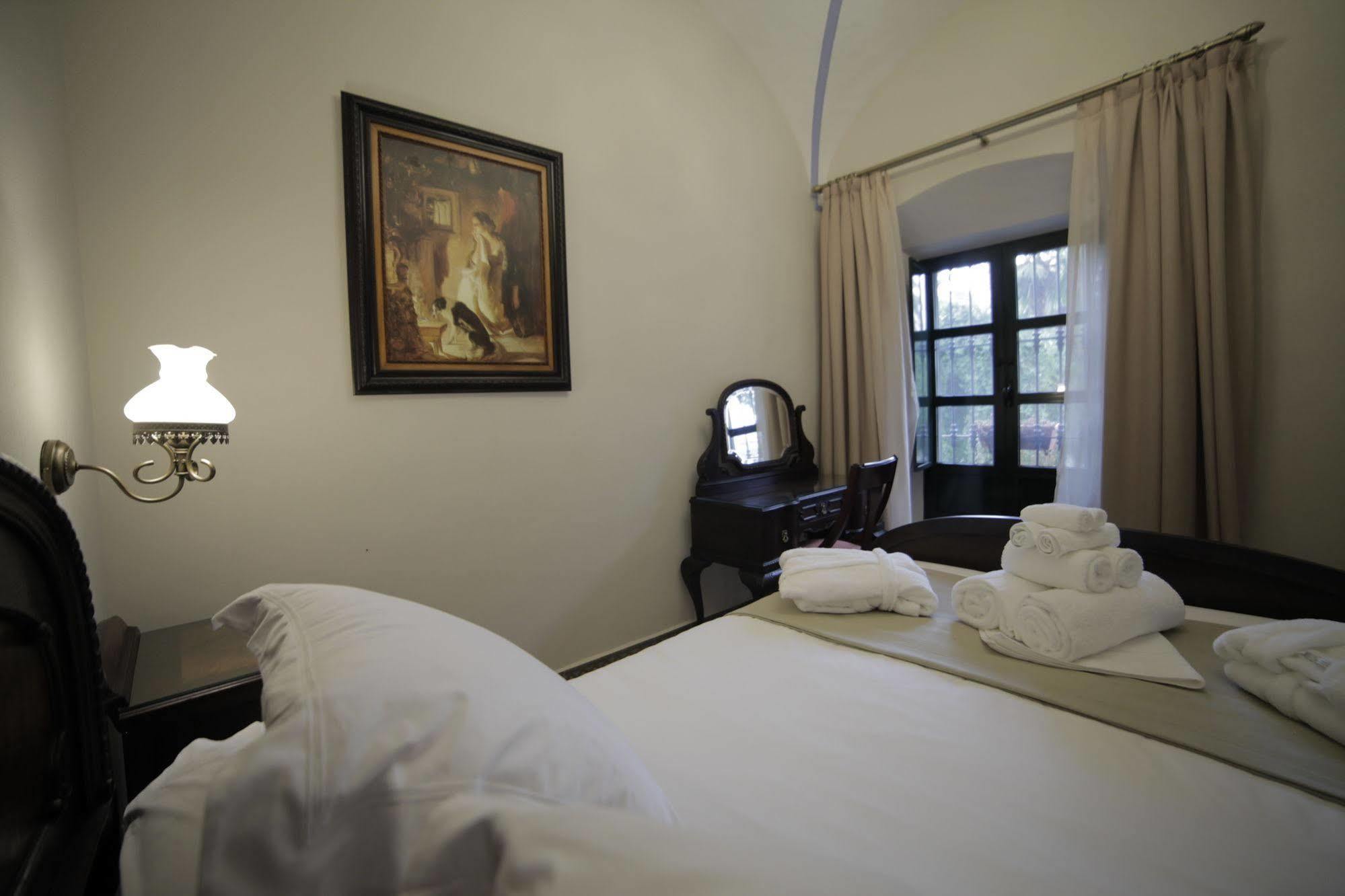 Hotel La Giralda Burguillos Del Cerro Kültér fotó