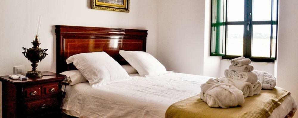 Hotel La Giralda Burguillos Del Cerro Kültér fotó